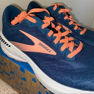 BRAND NEW Brooks Ravenna 11 Running Shoes